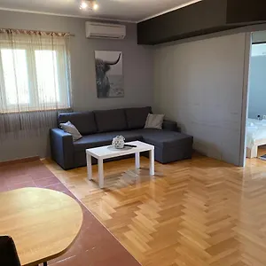 Loren Apartment